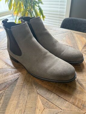 Brown’s B2 Men's Suede Chelsea Boots - Gray/Taupe Size 13